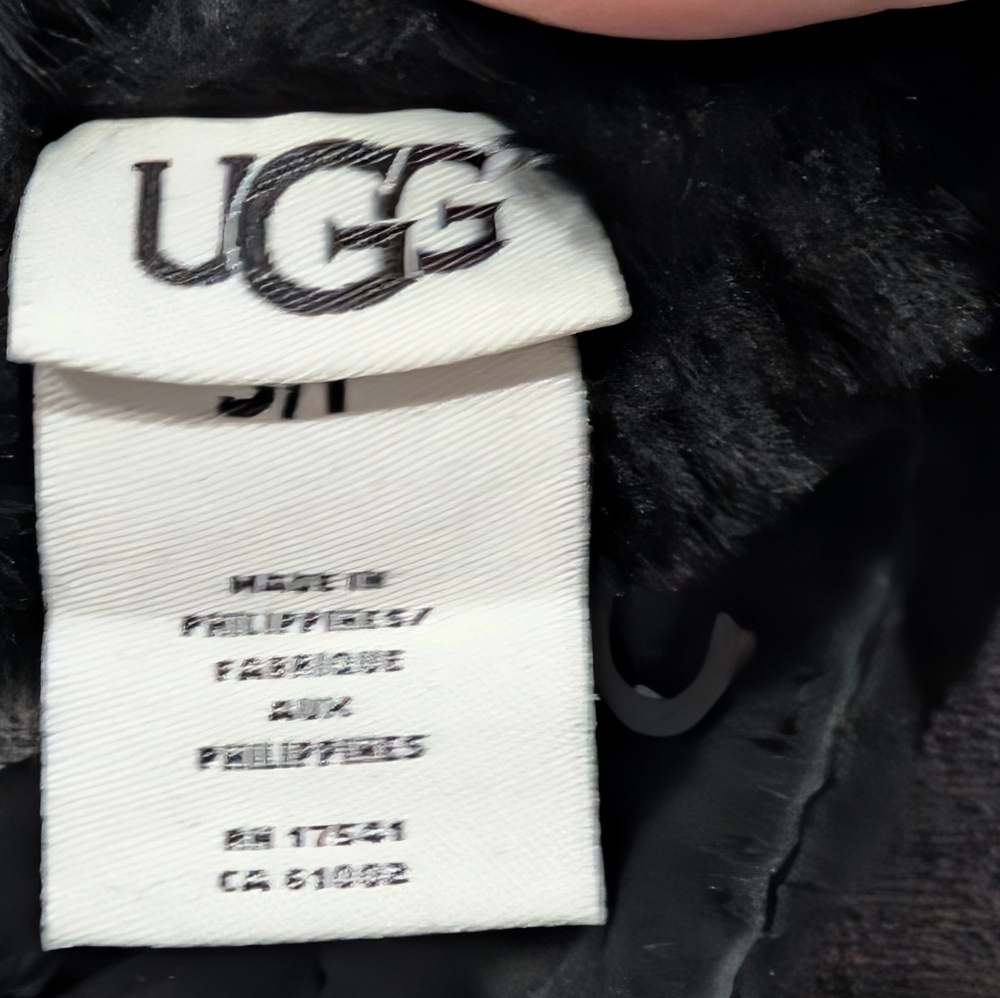 UGG Australi Perforated Genuine Shearling Suede Gloves in Black Sz S/P - Picture 2 of 7